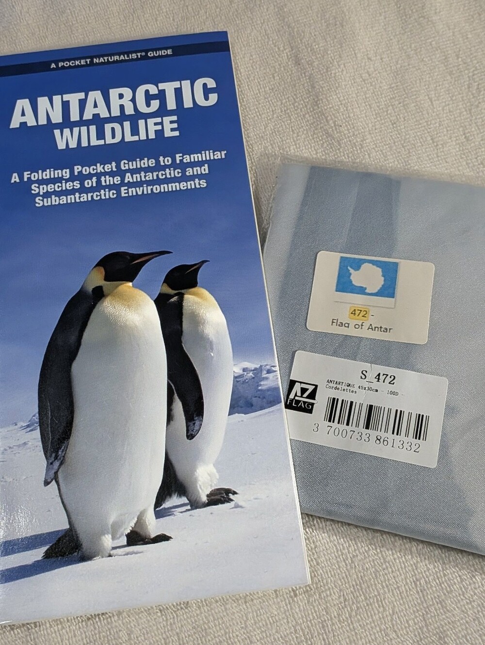 Antarctica Travel Lot - Flag & Antarctic Wildlife: A Folding Pocket Guide
